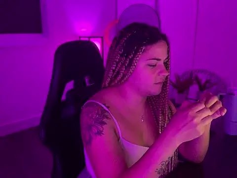 MelSaunders online show from October 26, 2025, 4:07 am