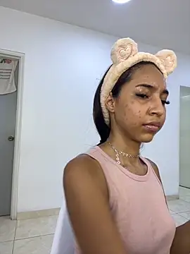 AbrilBrent online show from September 24, 2025, 7:28 pm