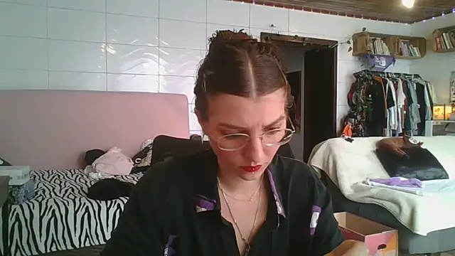 SweetyBabyDemon online show from October 1, 2025, 7:09 pm