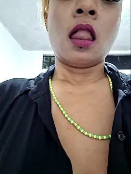 Snapshot of gatadeojosclaros chatting on November 2, 2025, 8:00 pm gatadeojosclaros online show from November 2, 2025, 8:00 pm