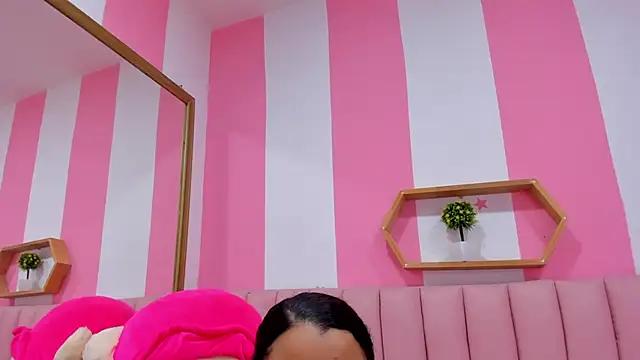 ISABELLA 020 online show from October 28, 2025, 1:03 pm