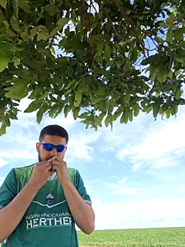 Snapshot of Dat1994 chatting on December 20, 2024, 1:11 pm Dat1994 online show from December 20, 2024, 1:11 pm