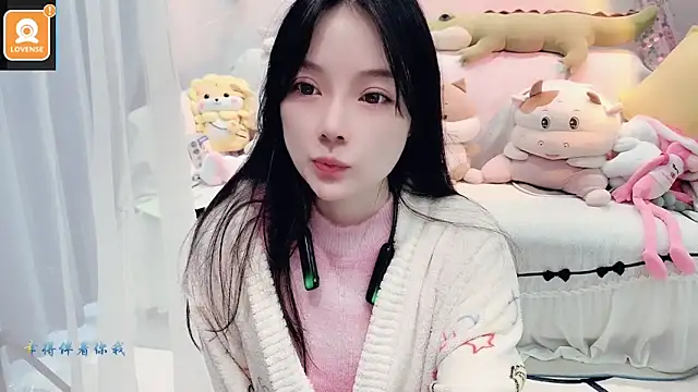 Snapshot of AKiKi711 chatting on October 9, 2025, 4:32 am AKiKi711 online show from October 9, 2025, 4:32 am