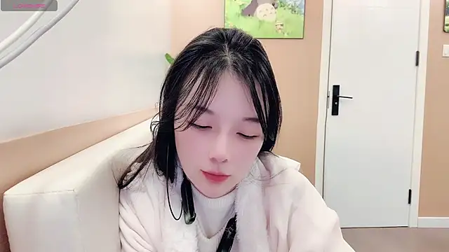 Snapshot of AKiKi711 chatting on February 12, 2026, 4:35 pm AKiKi711 online show from February 12, 2026, 4:35 pm