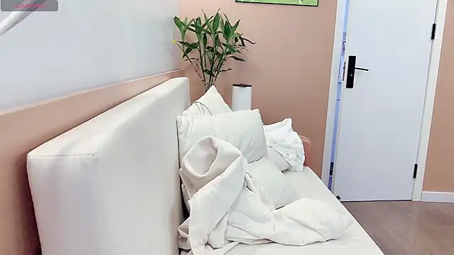 Snapshot of AKiKi711 chatting on February 16, 2026, 4:52 am AKiKi711 online show from February 16, 2026, 4:52 am