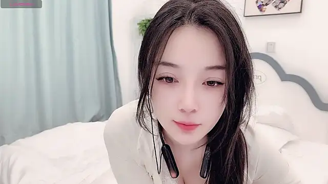 Snapshot of AKiKi711 chatting on April 9, 2026, 5:18 am AKiKi711 online show from April 9, 2026, 5:18 am