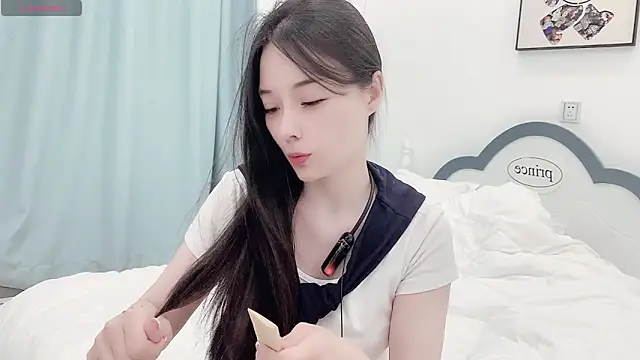 Snapshot of AKiKi711 chatting on April 14, 2026, 4:57 pm AKiKi711 online show from April 14, 2026, 4:57 pm