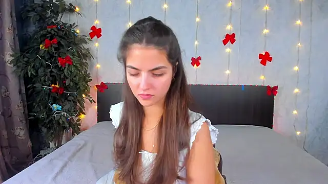 Milana Crystal  online show from December 19, 2025, 8:21 am