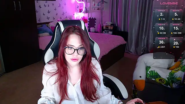 Snapshot of Sidney_blush chatting on February 10, 2026, 1:32 am Sidney blush online show from February 10, 2026, 1:32 am