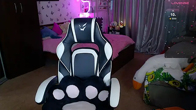 Snapshot of Sidney_blush chatting on February 17, 2026, 5:26 am Sidney blush online show from February 17, 2026, 5:26 am