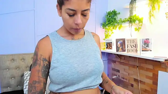 Snapshot of Georgina-coule chatting on December 10, 2024, 12:05 pm Georgina-coule online show from December 10, 2024, 12:05 pm