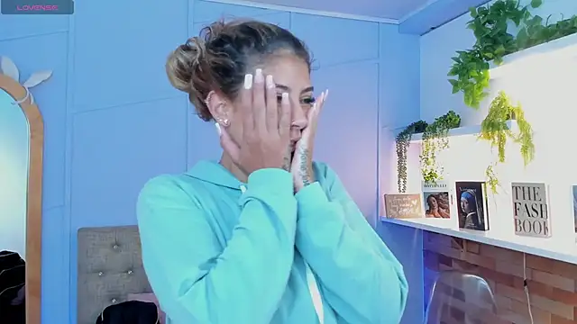 Snapshot of Georgina-coule chatting on December 22, 2024, 12:05 pm Georgina-coule online show from December 22, 2024, 12:05 pm