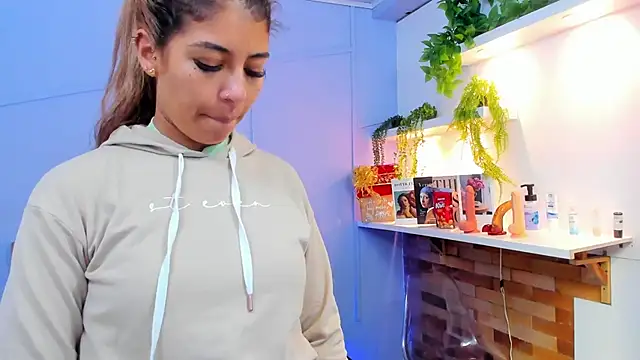 Snapshot of Georgina-coule chatting on December 27, 2024, 12:12 pm Georgina-coule online show from December 27, 2024, 12:12 pm