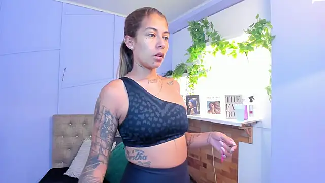 Snapshot of Georgina-coule chatting on March 18, 2026, 1:03 pm Georgina-coule online show from March 18, 2026, 1:03 pm