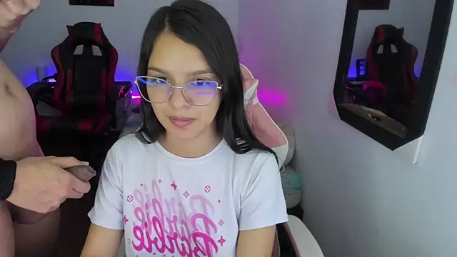 jessi and boy online show from December 15, 2025, 7:07 pm