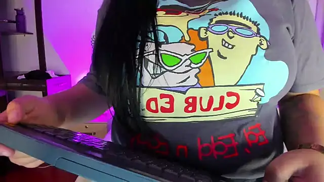 Kylie2211 online show from February 7, 2025, 2:40 am