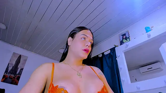 Snapshot of LatinVenuz chatting on March 31, 2026, 10:54 pm LatinVenuz online show from March 31, 2026, 10:54 pm
