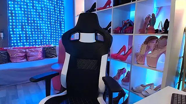 Snapshot of MariellaSun_ chatting on March 11, 2025, 5:27 am MariellaSun online show from March 11, 2025, 5:27 am