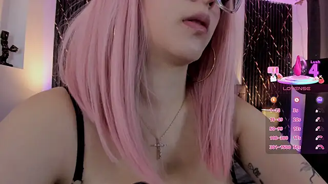 Snapshot of devlin_violett chatting on August 6, 2026, 12:51 pm devlin violett online show from August 6, 2026, 12:51 pm