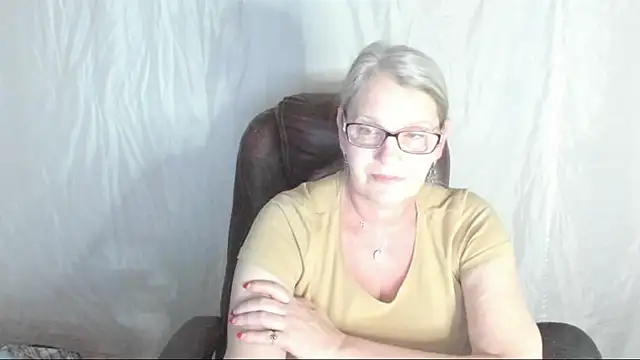 irinamaux online show from March 5, 2025, 3:29 pm