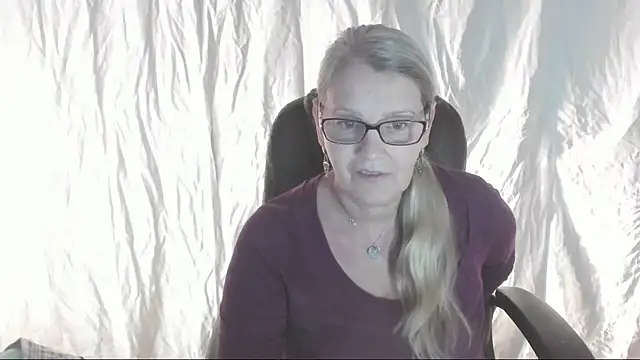 irinamaux online show from March 9, 2025, 5:55 am