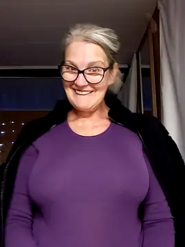 irinamaux online show from September 13, 2025, 6:02 am