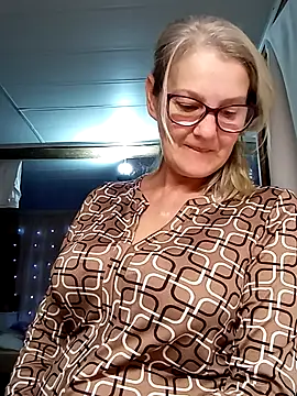 irinamaux online show from October 9, 2025, 4:10 am