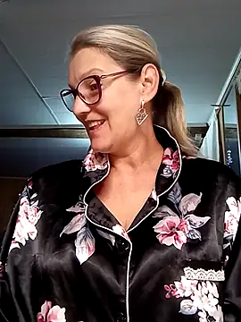 irinamaux online show from October 10, 2025, 4:33 am