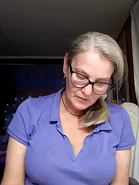 irinamaux online show from October 24, 2025, 4:25 pm