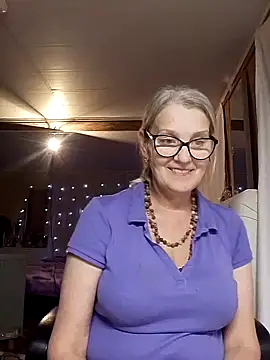 irinamaux online show from October 31, 2025, 3:13 pm