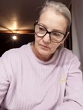 irinamaux online show from November 3, 2025, 7:20 am