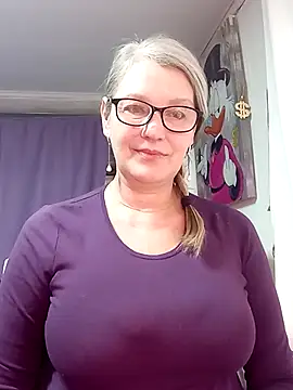 irinamaux online show from February 28, 2026, 5:41 am