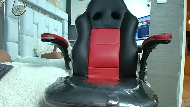 emily madrid online show from November 8, 2025, 5:40 am