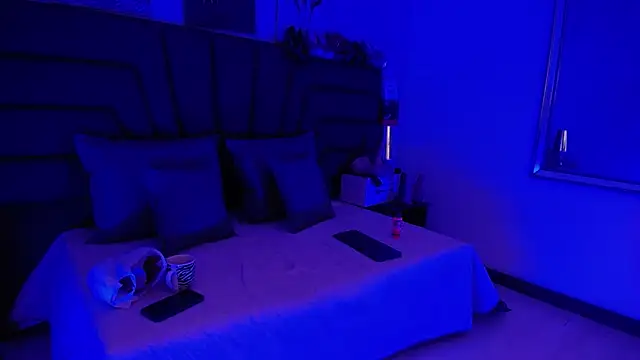 Sofi Perez  online show from April 1, 2026, 11:33 am