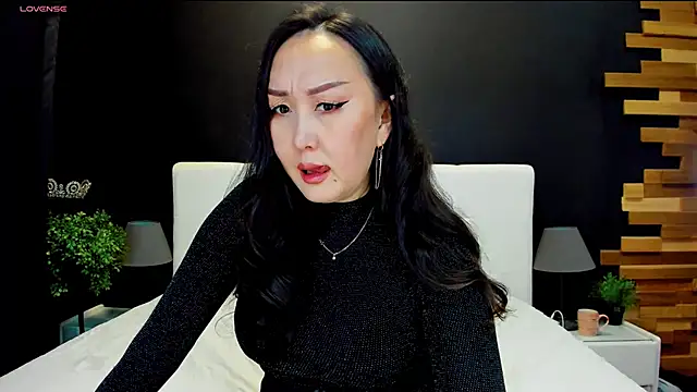 Julianna Jami online show from October 26, 2025, 2:56 pm