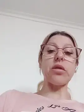 Snapshot of blondyruby chatting on February 18, 2026, 9:38 am blondyruby online show from February 18, 2026, 9:38 am