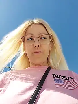 Snapshot of blondyruby chatting on February 22, 2026, 12:47 pm blondyruby online show from February 22, 2026, 12:47 pm