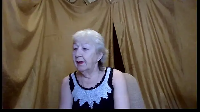Snapshot of _Estelitta_5 chatting on February 15, 2026, 8:02 am Estelitta 5 online show from February 15, 2026, 8:02 am