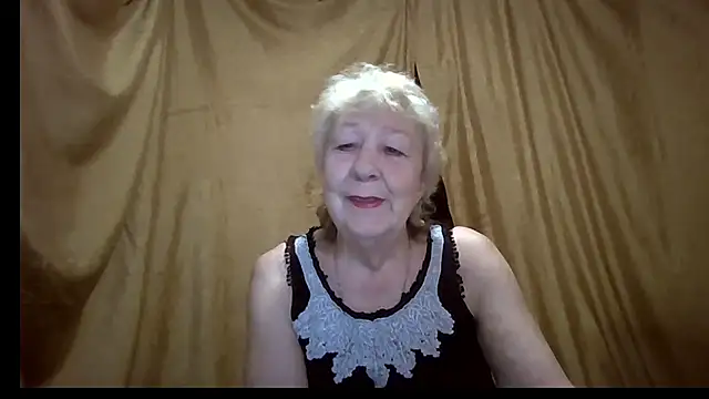 Snapshot of _Estelitta_5 chatting on February 22, 2026, 4:35 am Estelitta 5 online show from February 22, 2026, 4:35 am