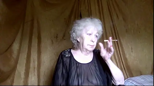  Estelitta 5 online show from May 27, 2026, 6:43 am