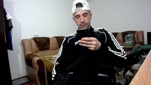 I like older menn online show from February 15, 2026, 6:10 am