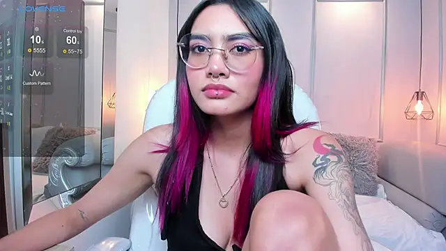 Snapshot of AzuraKindong chatting on January 15, 2025, 10:24 pm AzuraKindong online show from January 15, 2025, 10:24 pm