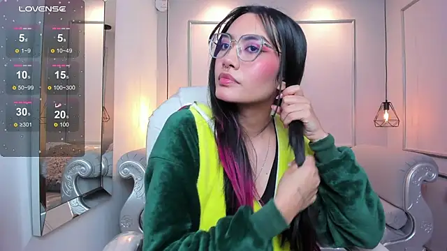 Snapshot of AzuraKindong chatting on September 18, 2025, 7:49 pm AzuraKindong online show from September 18, 2025, 7:49 pm