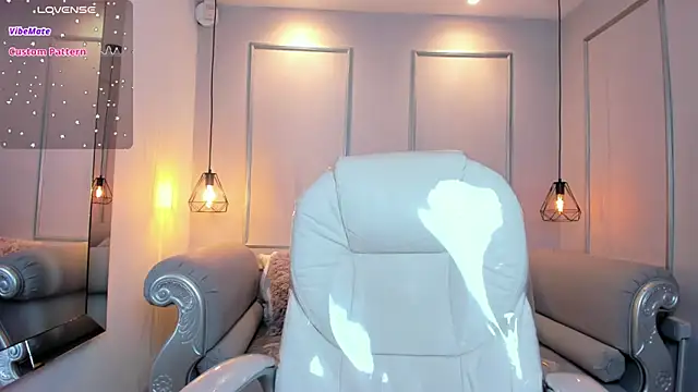 AzuraKindong online show from October 17, 2025, 7:05 pm