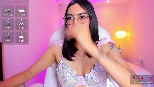 AzuraKindong online show from April 14, 2026, 7:20 pm