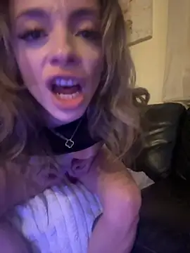 Snapshot of greedybratt chatting on September 21, 2025, 5:53 am greedybratt online show from September 21, 2025, 5:53 am