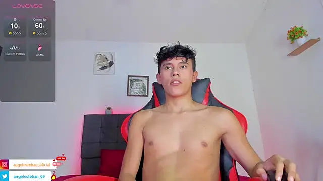 Snapshot of Angel_esteban_fx chatting on October 13, 2025, 4:01 am Angel esteban fx online show from October 13, 2025, 4:01 am