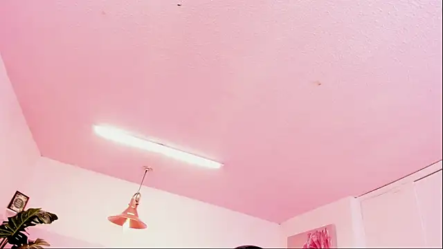 Red lady online show from December 12, 2024, 7:08 am