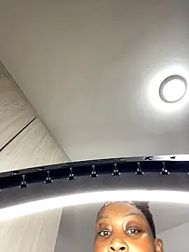 MsWhiteChocolatte online show from November 16, 2025, 9:37 am