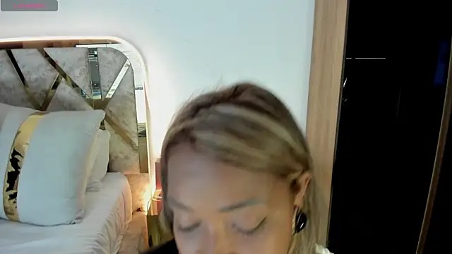 Snapshot of Jadee_j chatting on September 15, 2025, 8:53 pm Jadee j online show from September 15, 2025, 8:53 pm